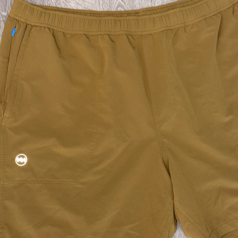 Janji Transit Tech Shorts Men's XL Brown Tan 7" Performance Pockets Drawstring